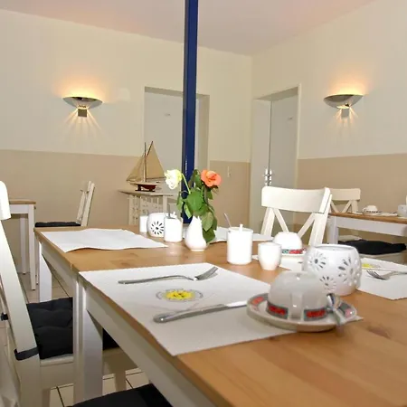 Hotel F-1010 Strandhaus Moenchgut Dz 36 Strandnah, Inkl Fruehstueck *