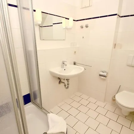 F-1010 Strandhaus Moenchgut Dz 36 Strandnah, Inkl Fruehstueck Hotel *