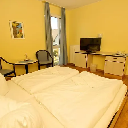 Hotel F-1010 Strandhaus Moenchgut Dz 36 Strandnah, Inkl Fruehstueck Lobbe